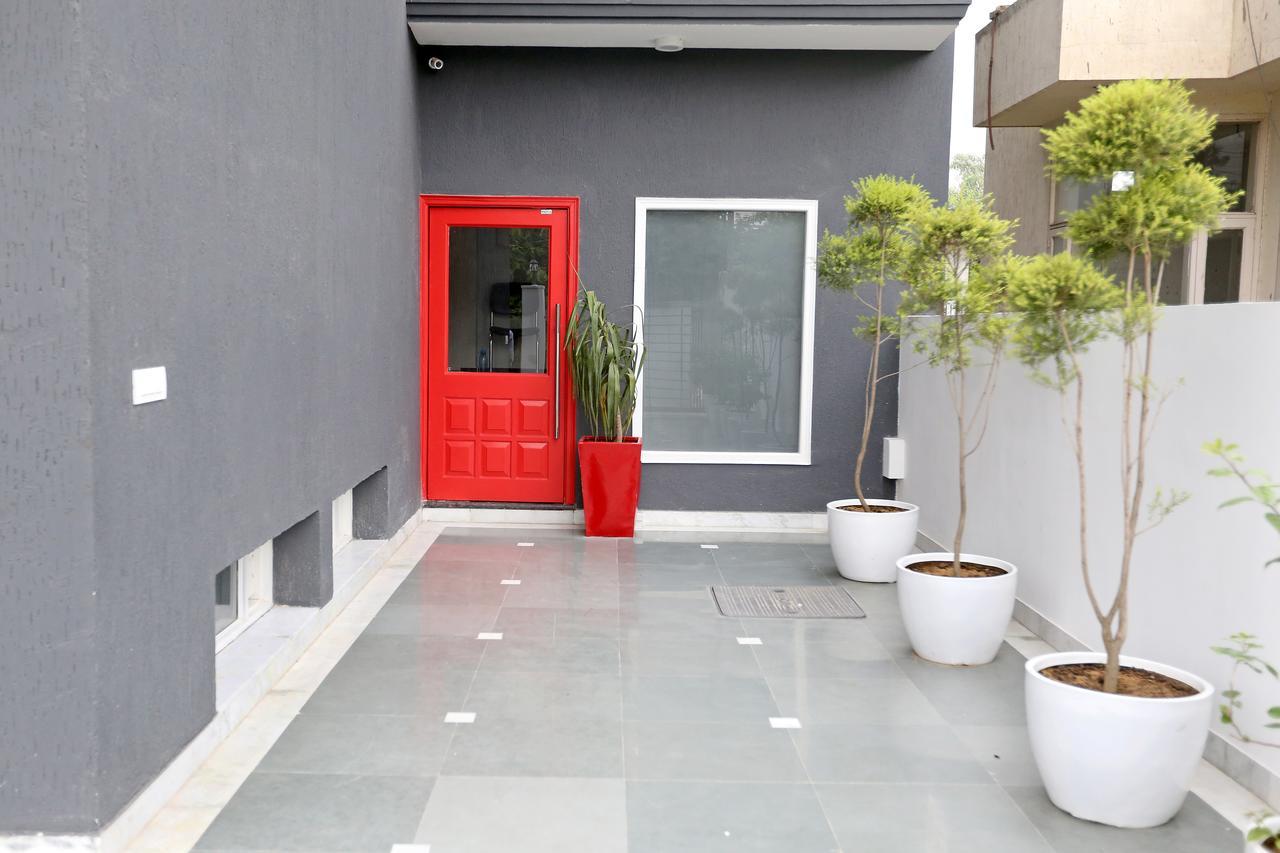 Oyo Townhouse 018 Medanta Hotell Gurgaon Exteriör bild