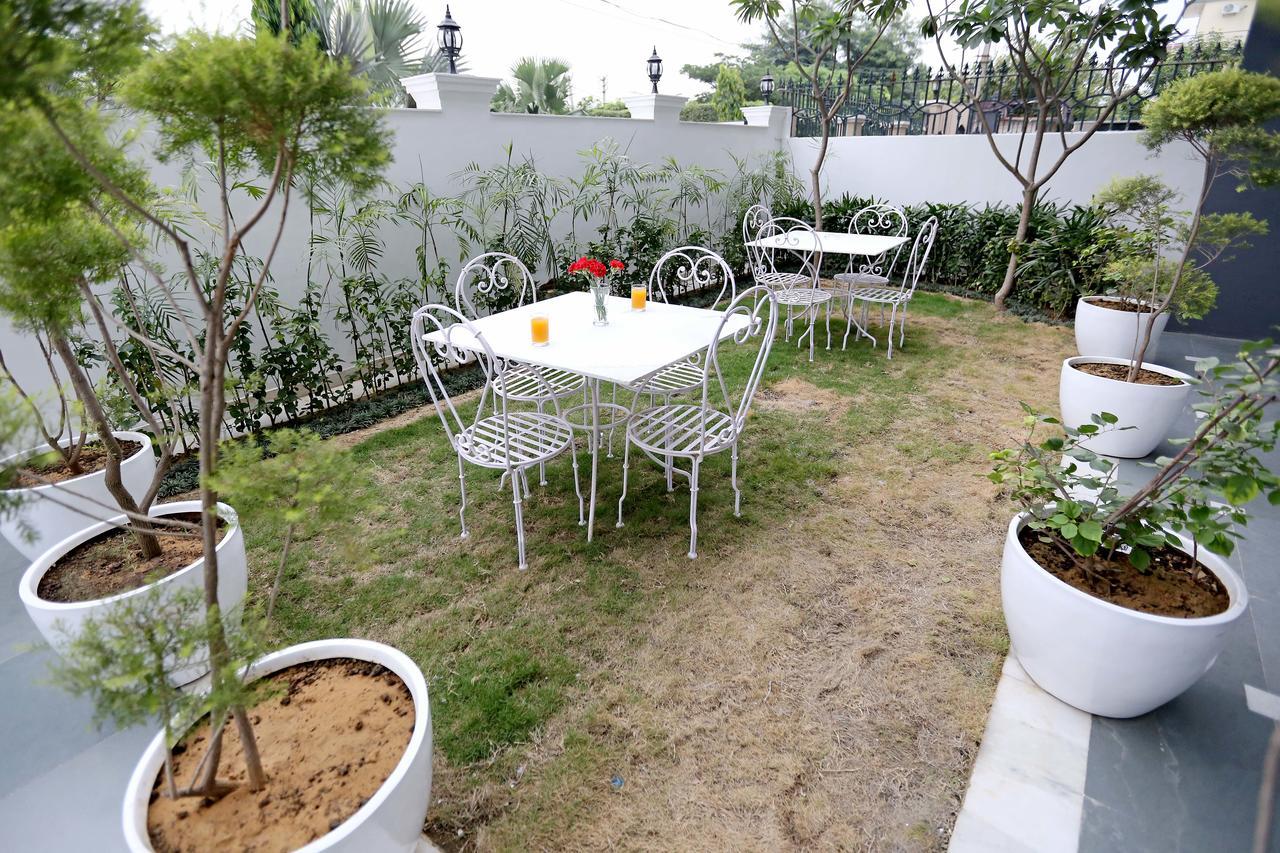 Oyo Townhouse 018 Medanta Hotell Gurgaon Exteriör bild