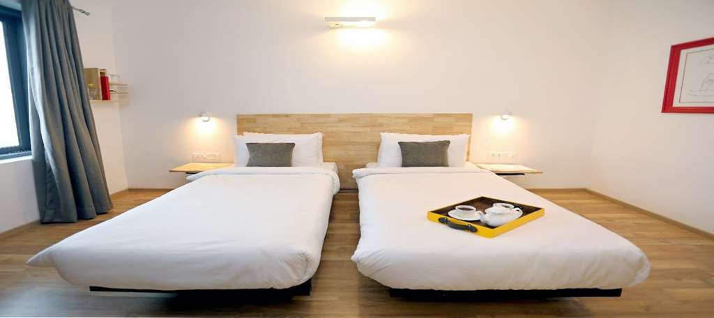 Oyo Townhouse 018 Medanta Hotell Gurgaon Rum bild